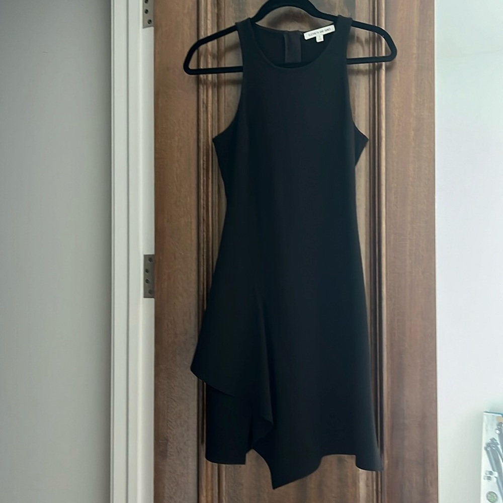 Elizabeth & James Size 2 Black cocktail dress